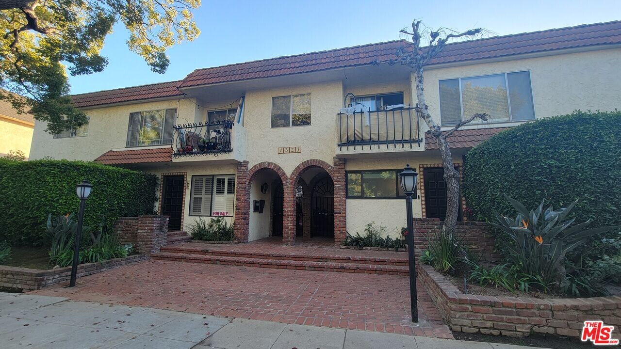 1323 S Carmelina Ave in Los Angeles, CA - Foto de edificio