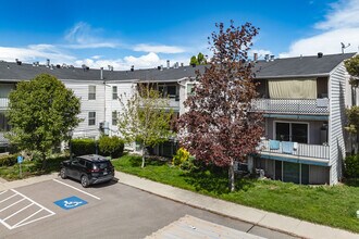 Wood Crest Condominiums in Salt Lake City, UT - Building Photo - Building Photo