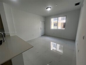 1010 SW 69th Ave in Miami, FL - Building Photo - Building Photo
