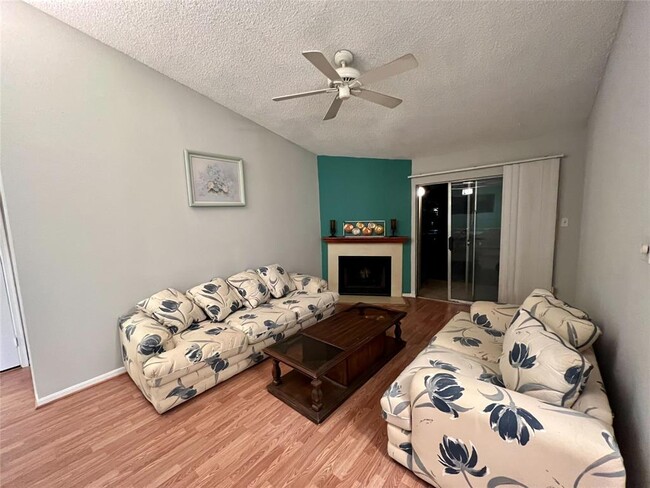 2120 El Paseo St, Unit ElPaseo in Houston, TX - Building Photo - Building Photo
