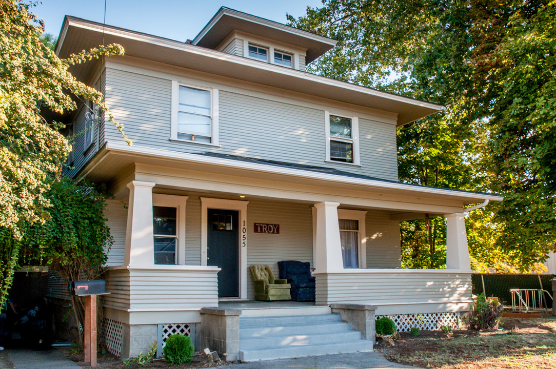 1055 E Isaacs Ave in Walla Walla, WA - Building Photo