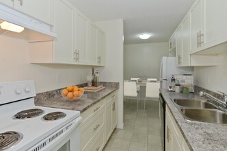 Beddington Court in Calgary, AB - Building Photo - Interior Photo