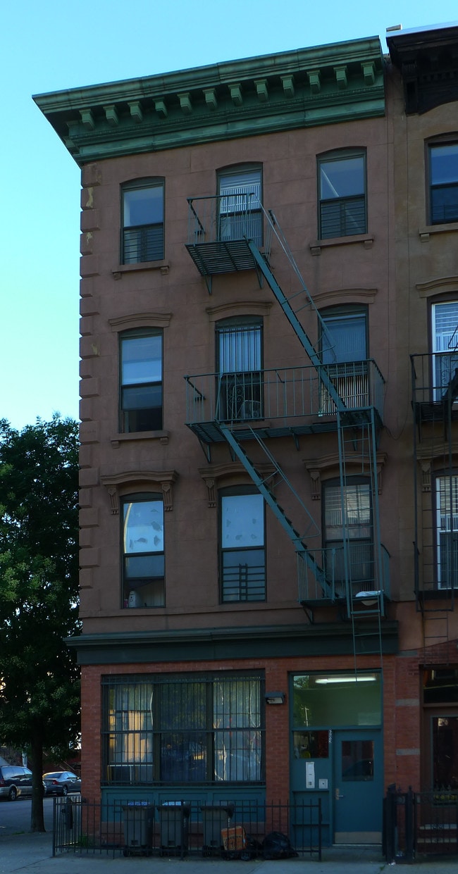 689 Dekalb Ave in Brooklyn, NY - Building Photo - Building Photo