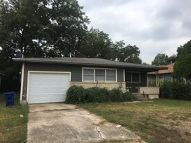 1813 S 19th St in Waco, TX - Building Photo