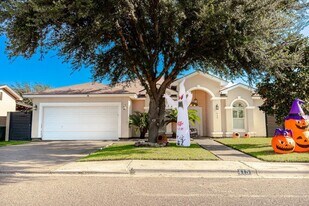 415 Starling Creek Loop in Laredo, TX - Building Photo