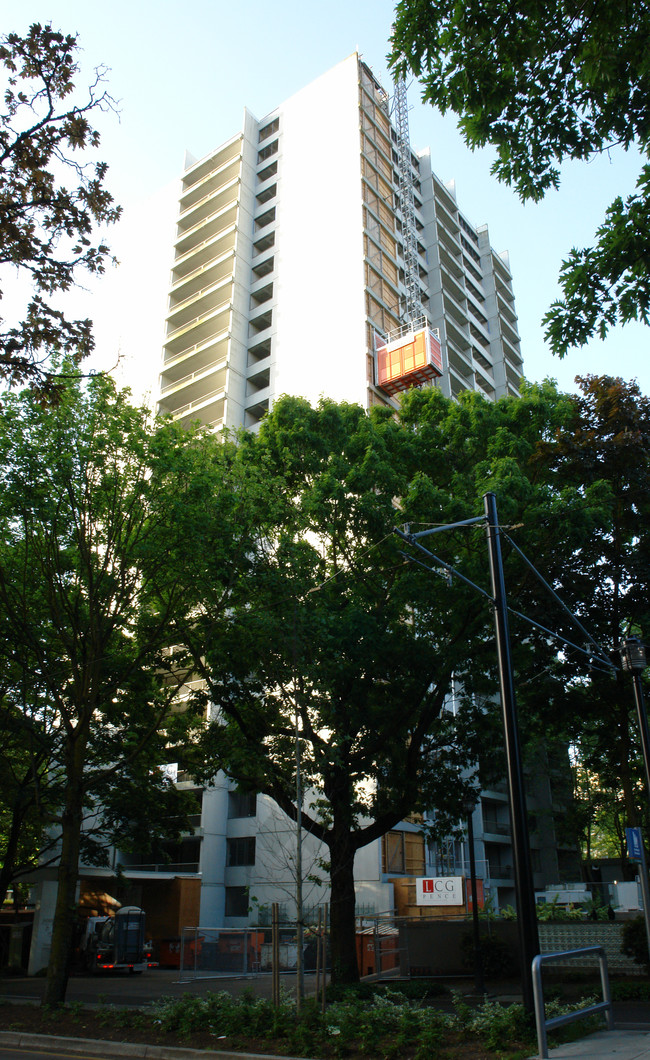 Harrison West in Portland, OR - Foto de edificio - Building Photo