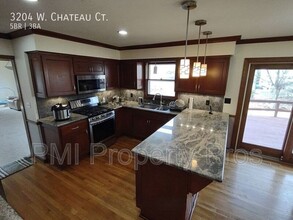 3204 Chateau Ct in Mequon, WI - Building Photo - Building Photo