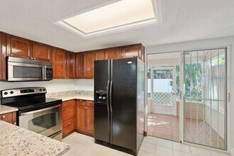 8519 J R Manor Dr in Tampa, FL - Building Photo - Building Photo