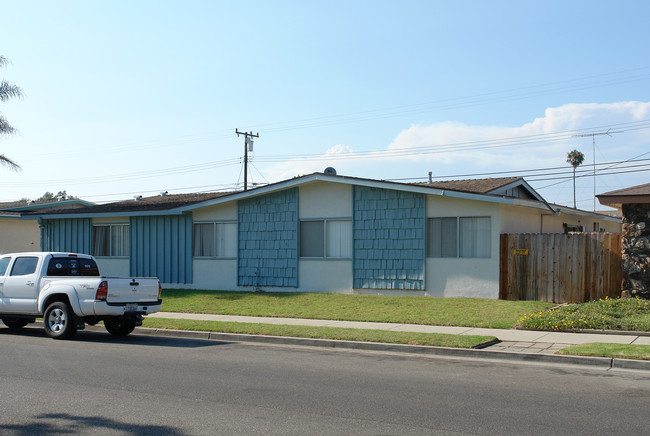 1311 Glenwood Dr in Oxnard, CA - Foto de edificio - Building Photo