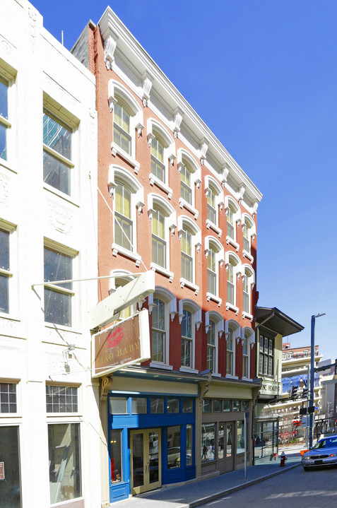 Market at Fifth in Pittsburgh, PA - Building Photo