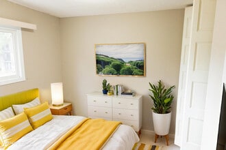 University Townhomes in Lethbridge, AB - Building Photo - Building Photo