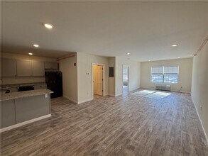 327 Pine St in Pawtucket, RI - Foto de edificio - Building Photo