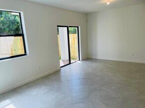 275 SW 159th Ter in Pembroke Pines, FL - Building Photo - Building Photo