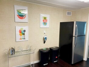 835 NE 21st Dr, Unit A in Wilton Manors, FL - Building Photo - Building Photo