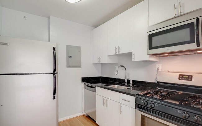 1101 3rd St SW in Washington, DC - Building Photo - Building Photo