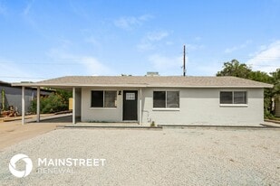 1328 E Christy Dr in Phoenix, AZ - Building Photo