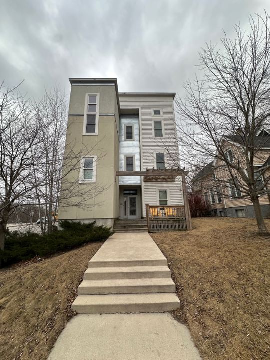 2905 N Newhall St in Milwaukee, WI - Building Photo