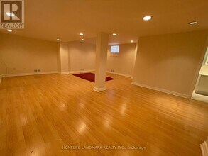 5844 Corinthian Trail in Mississauga, ON - Building Photo - Building Photo