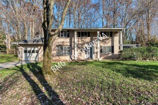 5207 Gainsborough Dr in Fairfax, VA - Building Photo