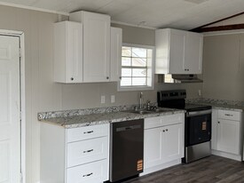 80 Redwood Ln in Atmore, AL - Building Photo