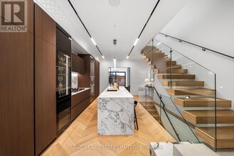 72 Montrose Ave in Toronto, ON - Building Photo - Building Photo
