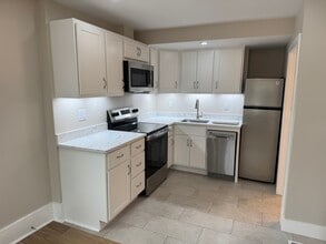 38 Summer St, Unit 3 in Kingston, MA - Foto de edificio - Building Photo