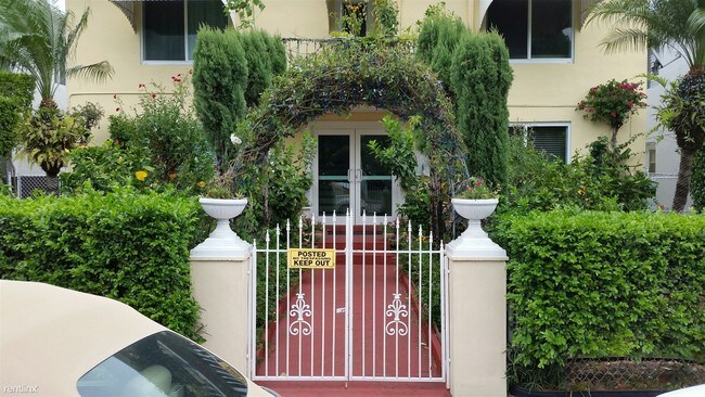7327 Dickens Ave-Unit -Apt 4 in Miami Beach, FL - Building Photo - Building Photo