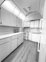 725 Lori Dr in Palm Springs, FL - Building Photo