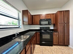 1027 NE 10th Ave in Fort Lauderdale, FL - Building Photo - Building Photo