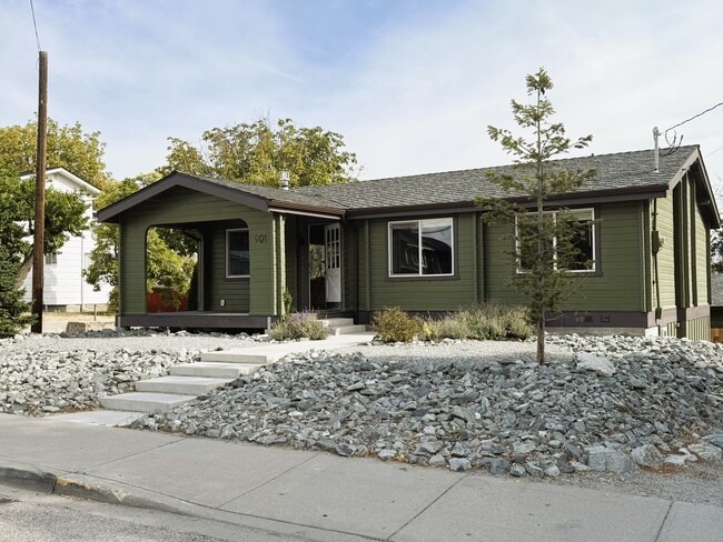 property at 901 S Sanders St