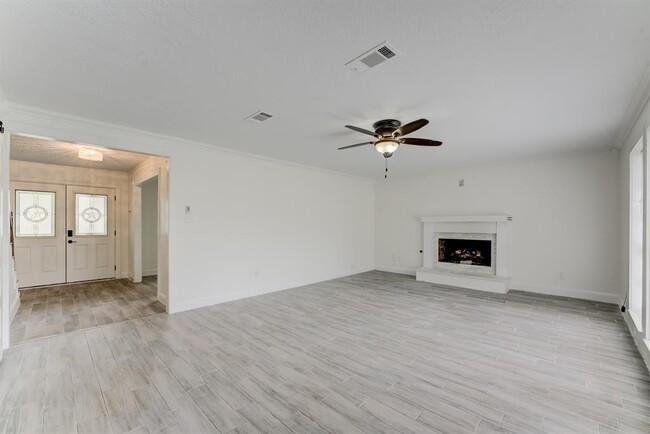 560 Landfall Ln in Conroe, TX - Building Photo - Building Photo