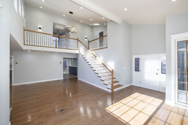 714 E Charleston Rd in Palo Alto, CA - Building Photo - Building Photo