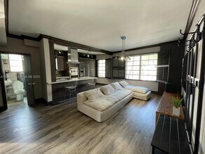 610 8th St in Miami Beach, FL - Building Photo - Building Photo