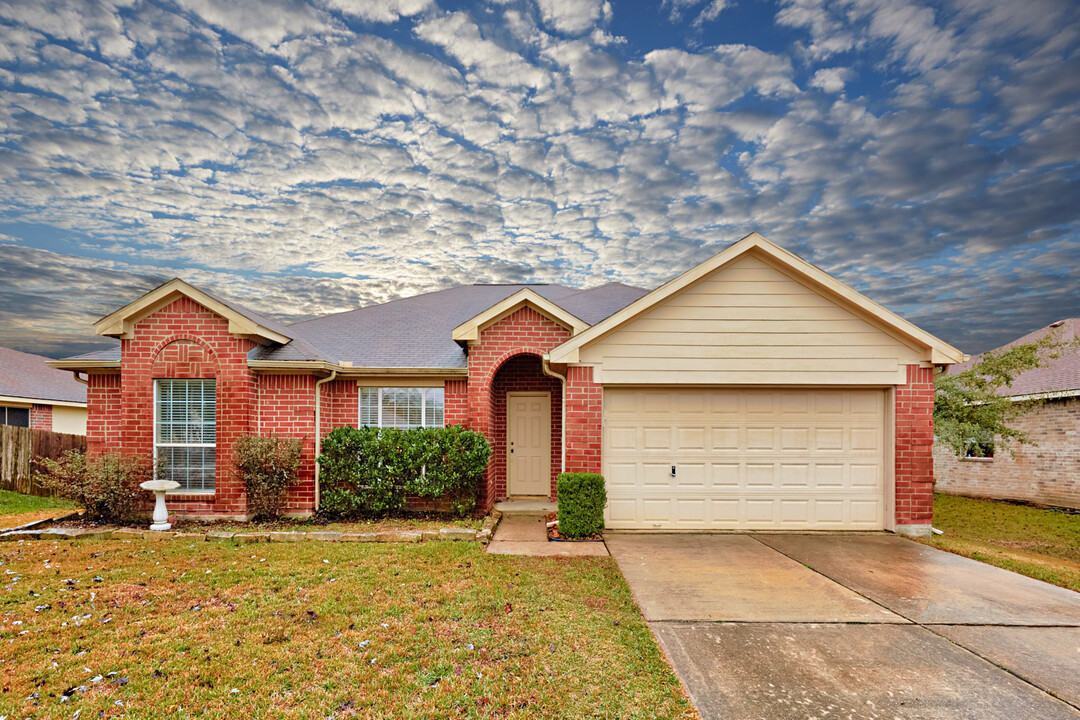 6907 Grant Dr in Magnolia, TX - Building Photo