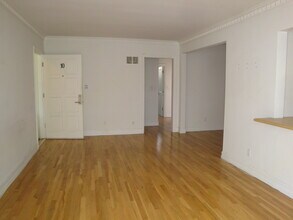 1538 N Hayworth Ave, Unit 8 in Los Angeles, CA - Building Photo - Building Photo