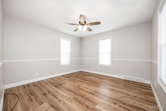 415 S Oak St in O'Fallon, IL - Building Photo - Building Photo