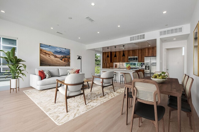 857 1/2 Hyperion Ave in Los Angeles, CA - Foto de edificio - Building Photo
