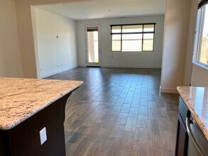 956 Lindsay Ln in Clovis, CA - Building Photo - Building Photo