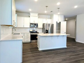 740 Ben Ledi Ct in Raleigh, NC - Foto de edificio - Building Photo