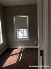 9 Dehon St, Unit 4 in Revere, MA - Foto de edificio - Building Photo