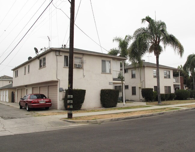 14721 Burbank Blvd in Sherman Oaks, CA - Foto de edificio - Building Photo