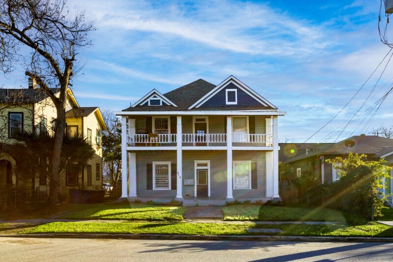 410 E Carson St in San Antonio, TX - Foto de edificio