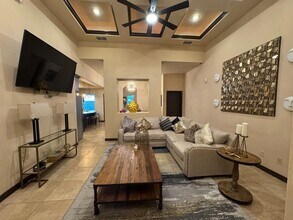 207 Desert Palm Dr in Laredo, TX - Building Photo - Building Photo