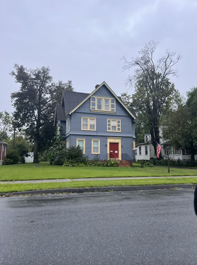 252 E Main St, Unit 1