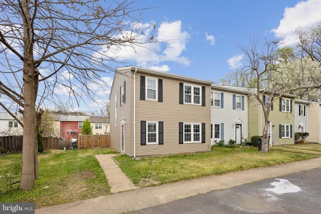9490 Mooregate Ct in Lorton, VA - Building Photo - Building Photo