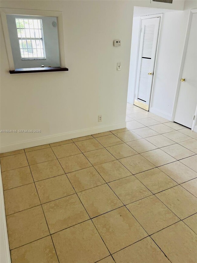 220 SW 9th Ave in Hallandale Beach, FL - Building Photo - Building Photo