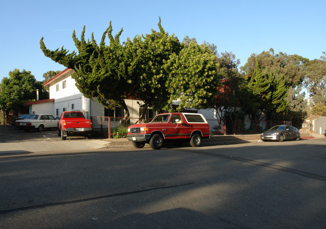 6504 Madrid in Goleta, CA - Building Photo - Building Photo