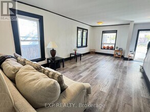 5205 Palmer Ave in Niagara Falls, ON - Foto de edificio - Building Photo