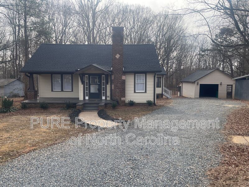 3355 E Ridge Rd in Salisbury, NC - Building Photo