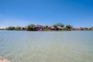 2122 Waterford Park St in Missouri City, TX - Building Photo